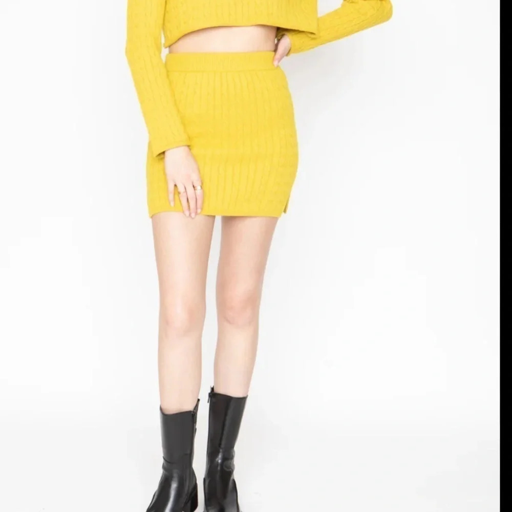CALLAHAN‎ KNITWEAR WOMEN'S CABLE KNIT GENNY MINI SKIRT YELLOW SZ LRG NWT